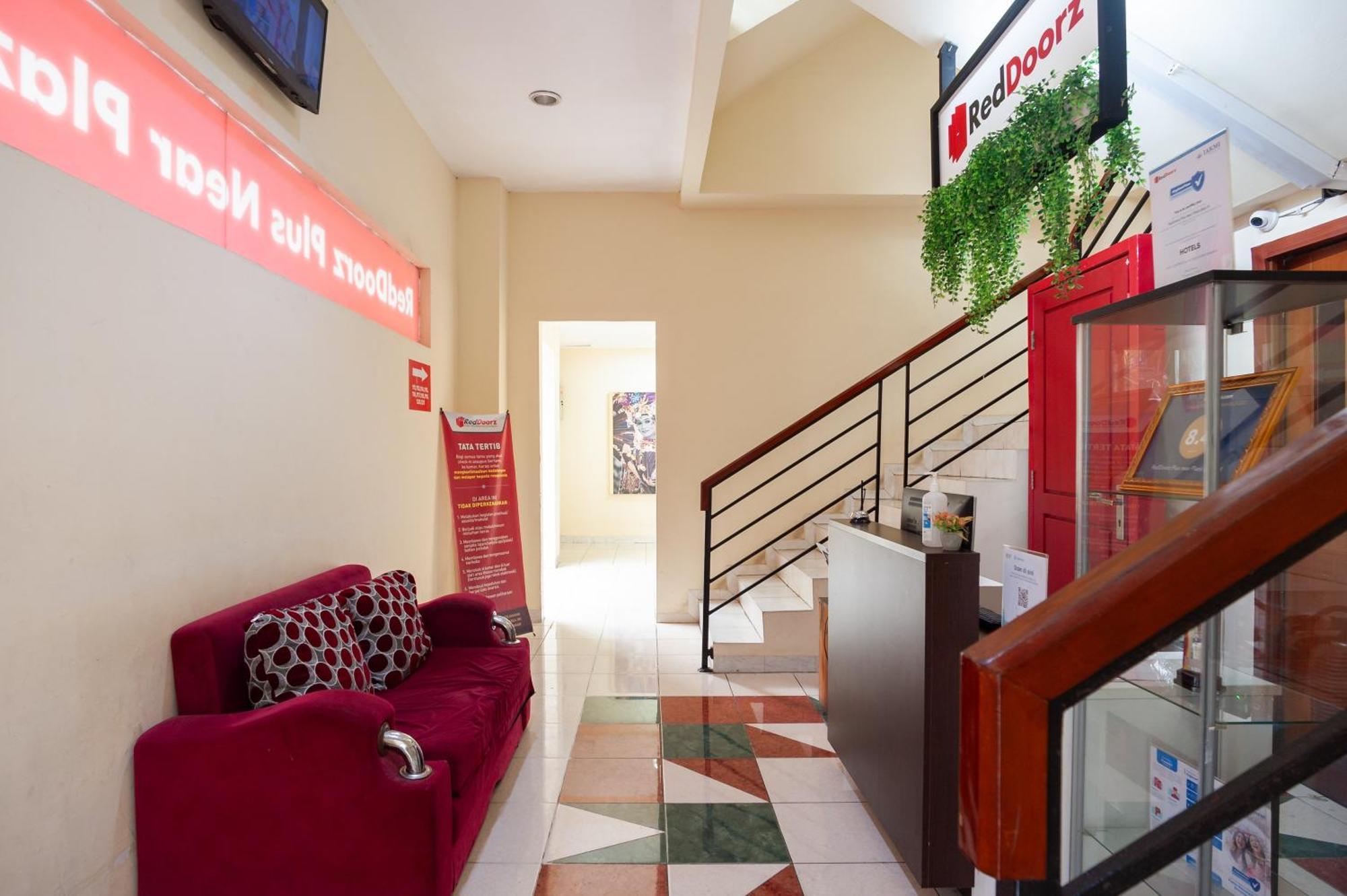 Reddoorz Plus Near Plaza Blok M Джакарта Экстерьер фото
