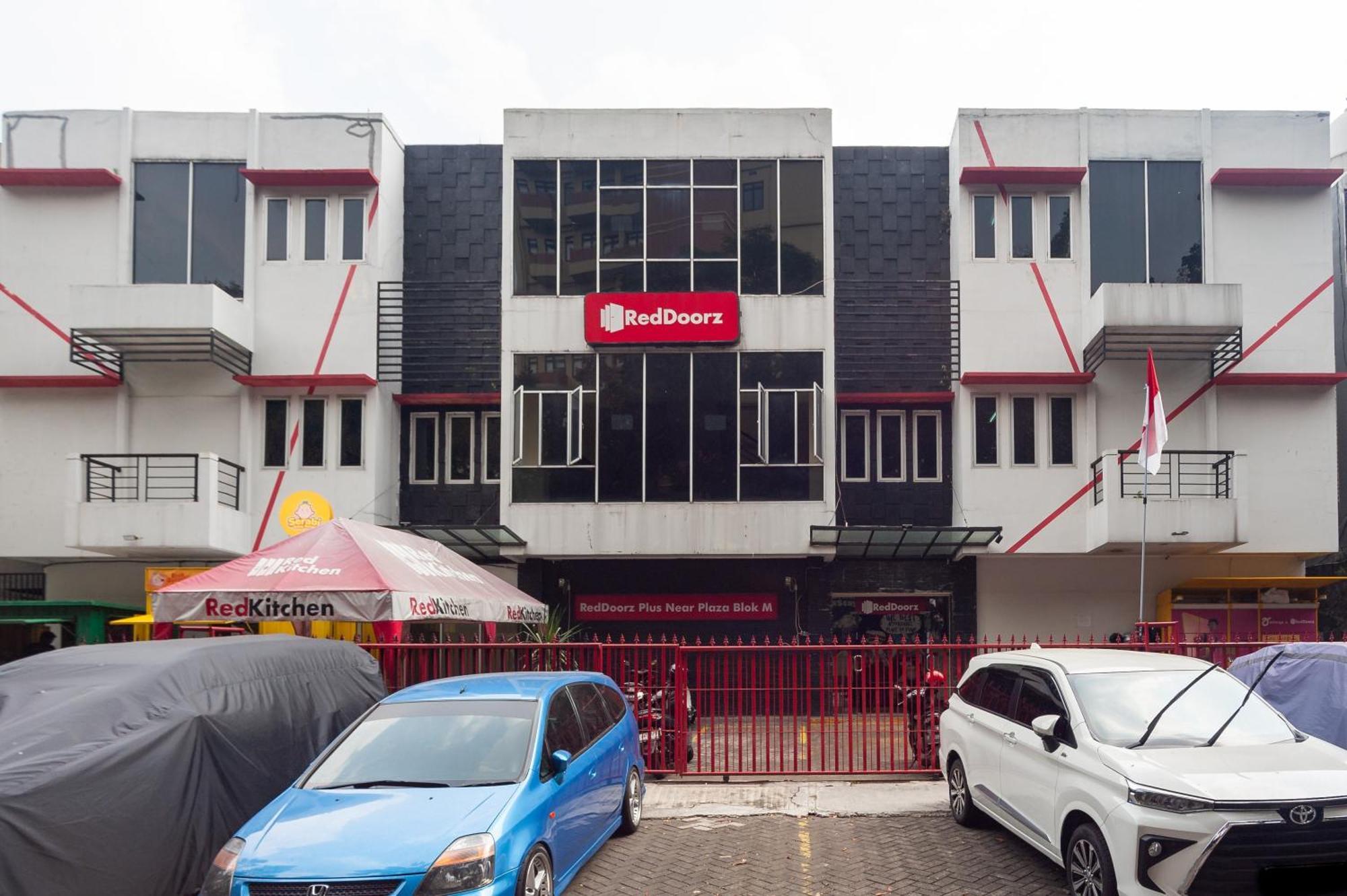 Reddoorz Plus Near Plaza Blok M Джакарта Экстерьер фото