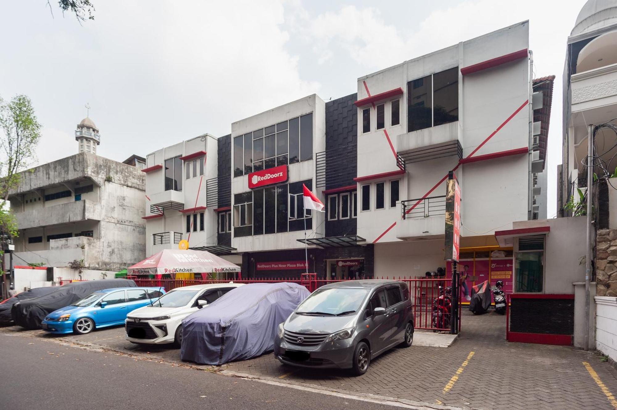 Reddoorz Plus Near Plaza Blok M Джакарта Экстерьер фото