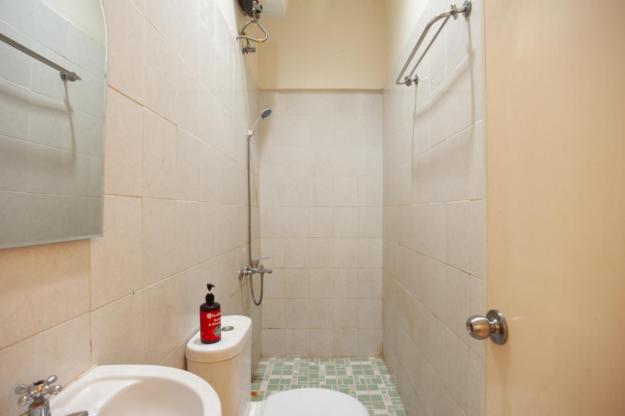 Reddoorz Plus Near Plaza Blok M Джакарта Экстерьер фото