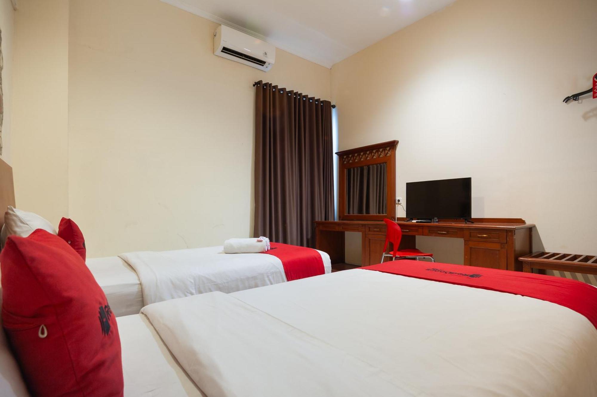 Reddoorz Plus Near Plaza Blok M Джакарта Экстерьер фото