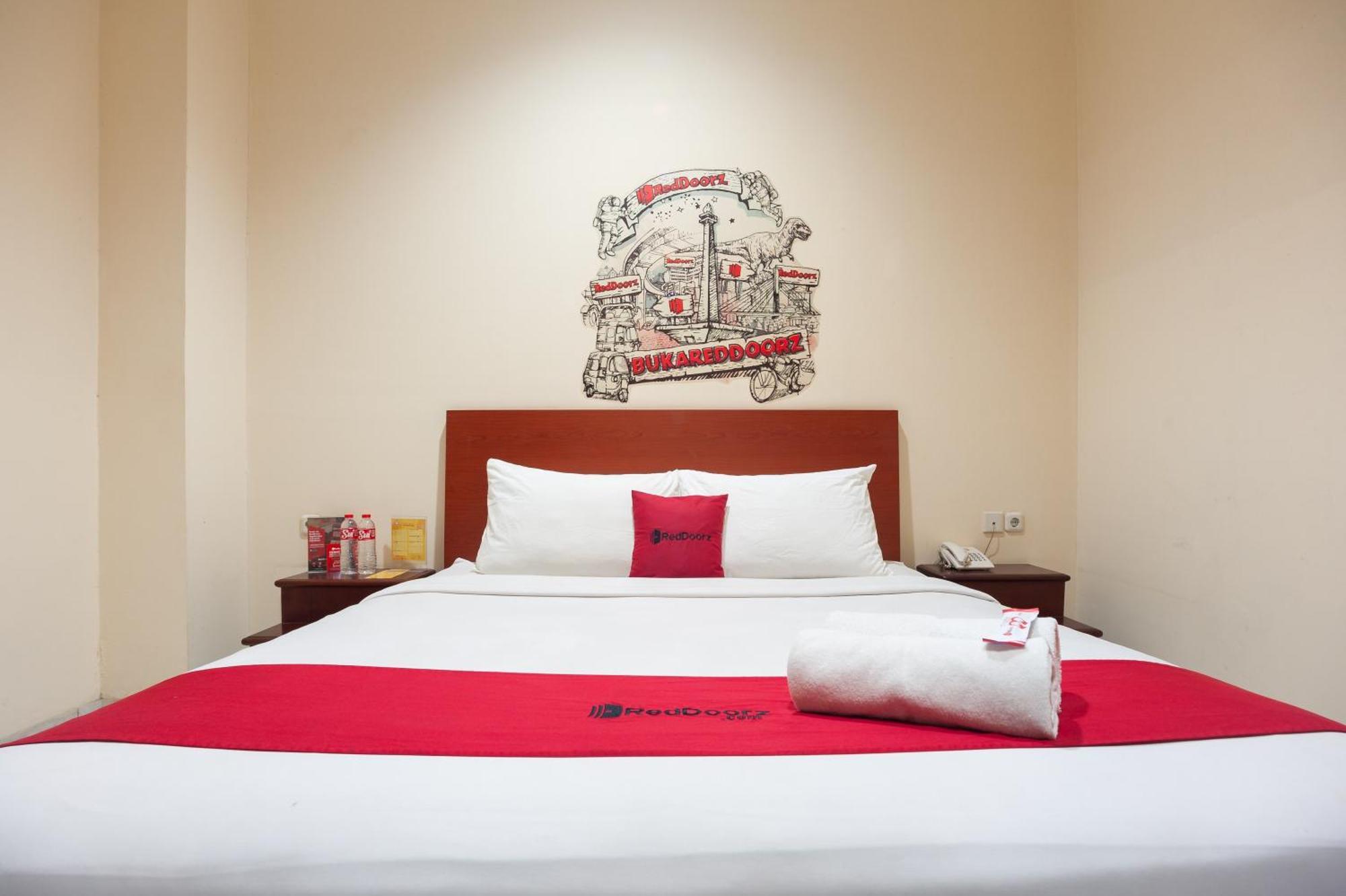 Reddoorz Plus Near Plaza Blok M Джакарта Экстерьер фото