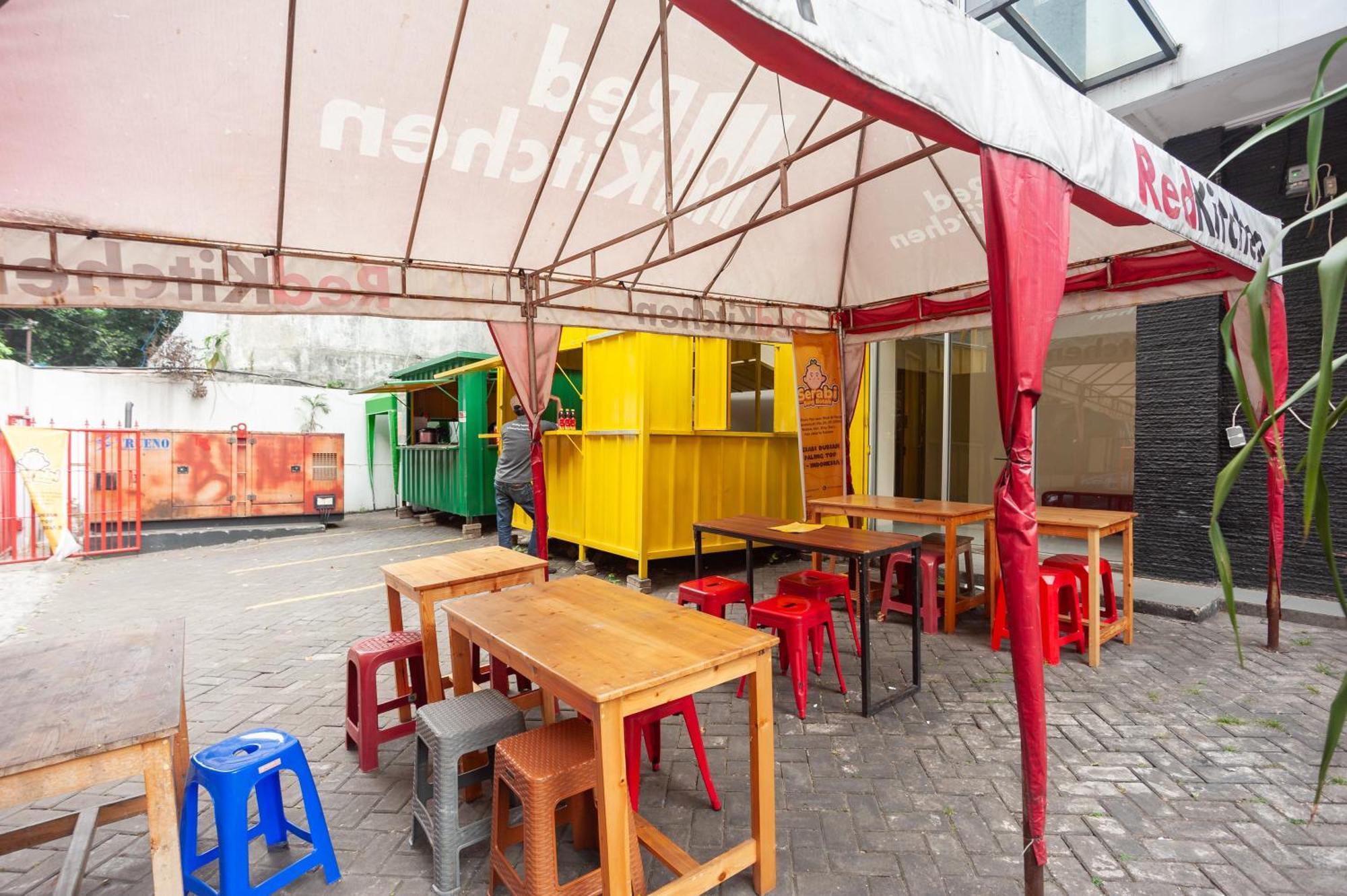 Reddoorz Plus Near Plaza Blok M Джакарта Экстерьер фото